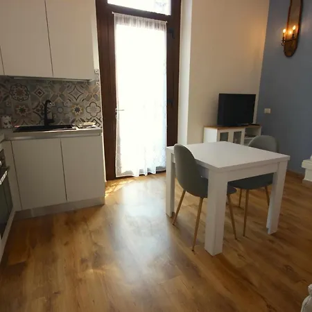 Apartment Vr - La Maison Du Coq Verona